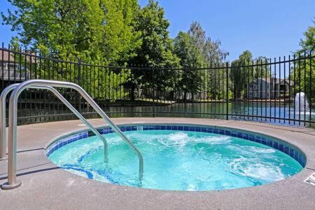 Experience Sacramento With Tranquil Lakeside Views Luaran gambar