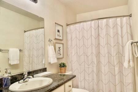 Experience Sacramento With Tranquil Lakeside Views Luaran gambar
