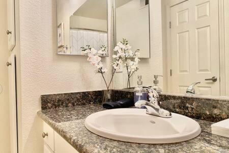 Experience Sacramento With Tranquil Lakeside Views Luaran gambar