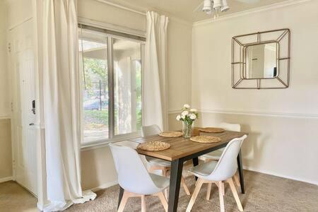 Experience Sacramento With Tranquil Lakeside Views Luaran gambar